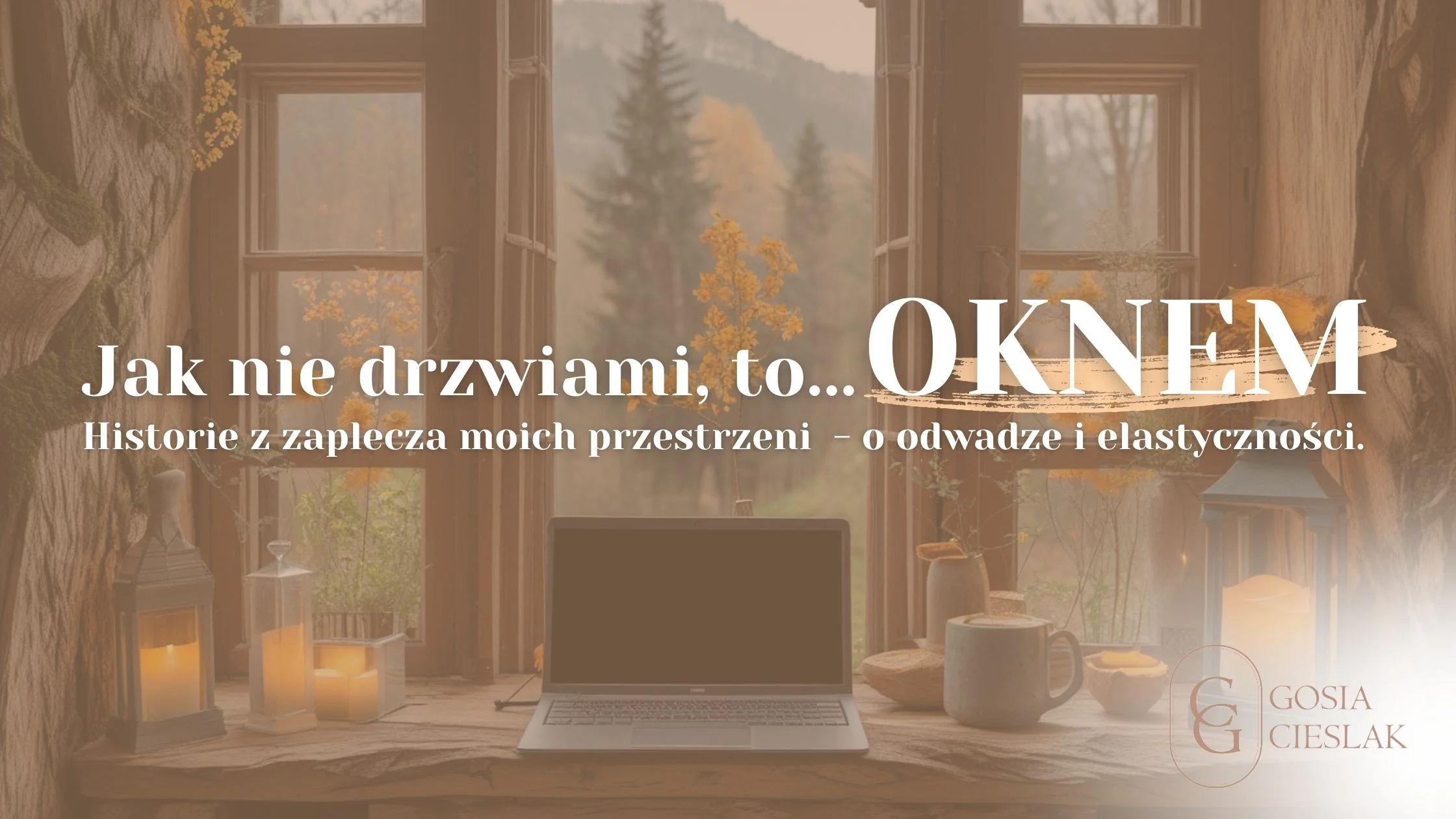 kobieta stojąca przy oknie symbol decyzji w biznesie online